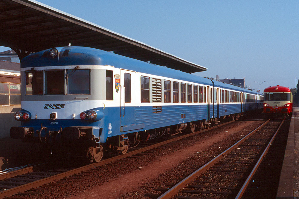 https://www.eisenbahnfotograf.de/datei/April bis September 1996/3960207 SNCF 4920 Dol 16.8.96.jpg